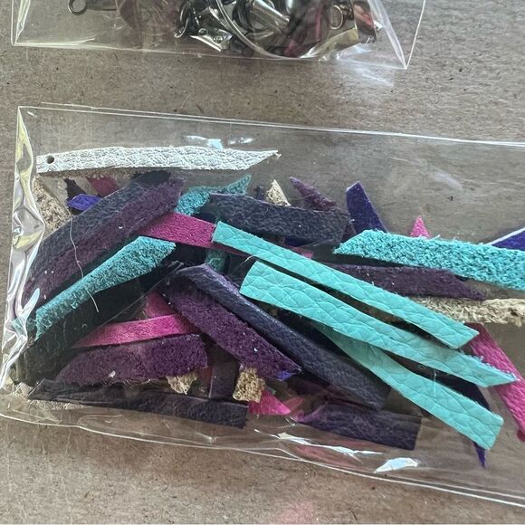 Over 10 Bundles of Assorted Jewelry Making Supplies - Picture 10 of 12